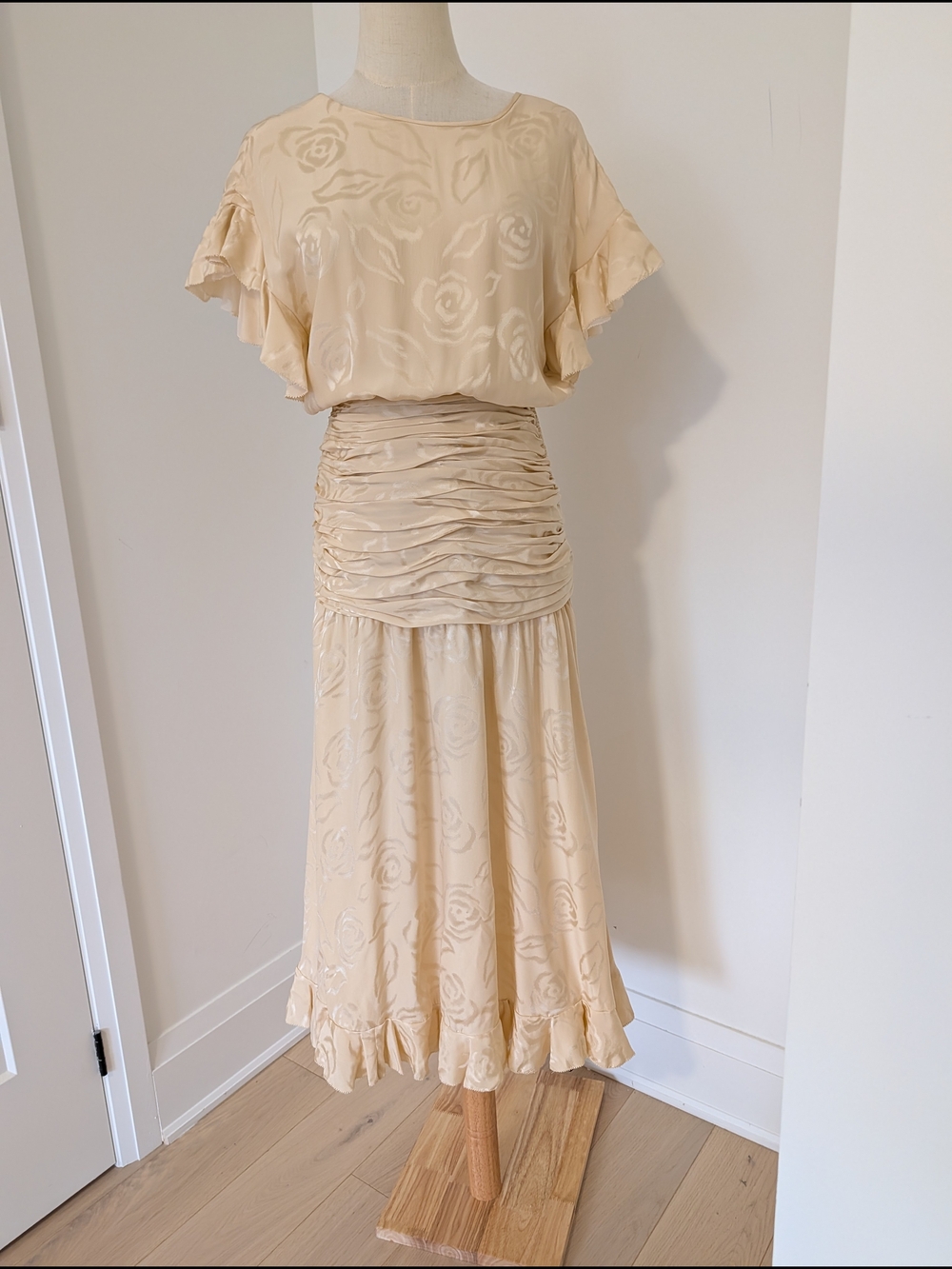 Stunning Vintage Ivory Rose Print Silk Drop Waist Dress